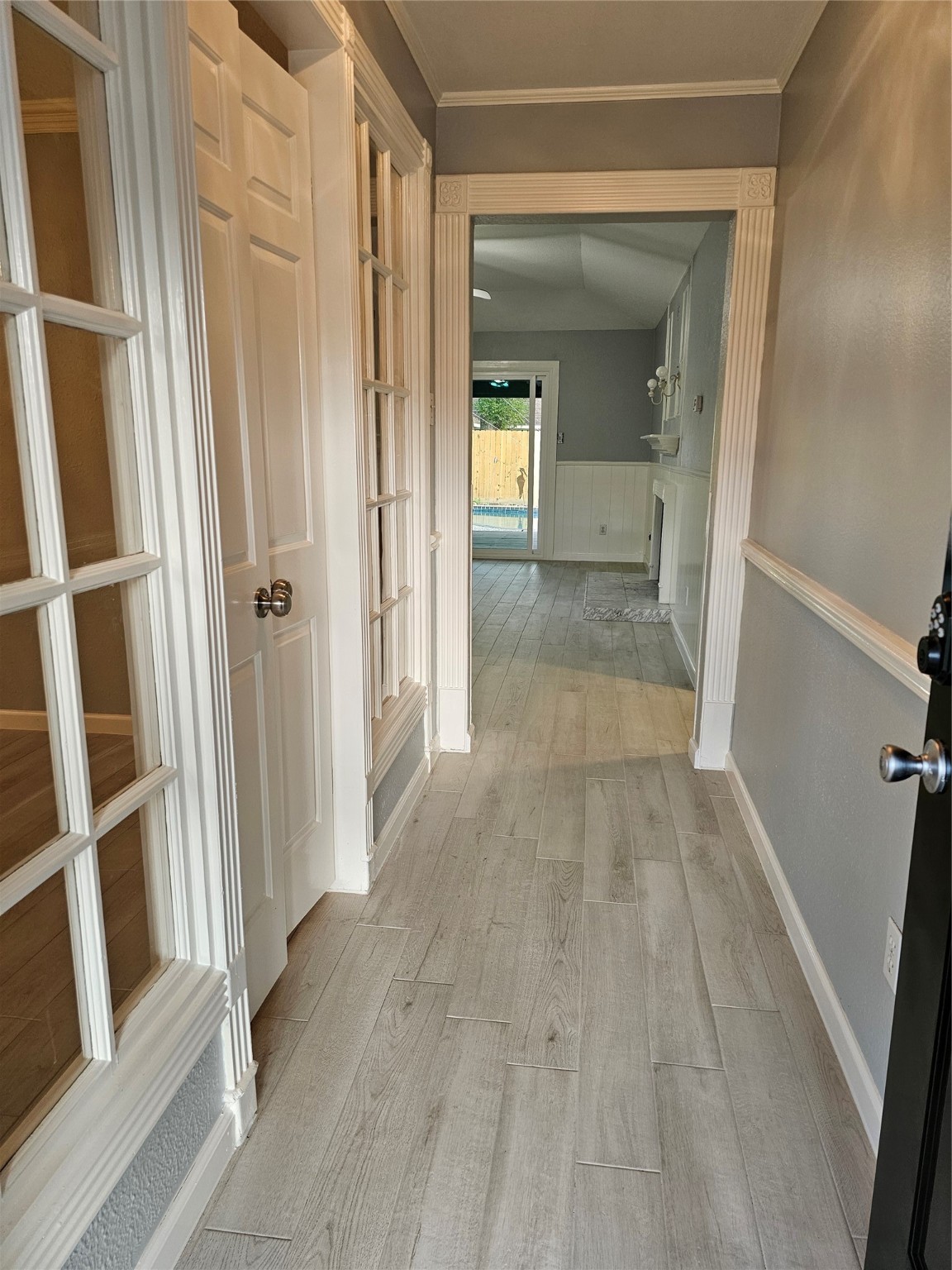 2502 Knoll Street Houston, TX 77080 - Photo 3 of 38 Foyer to formal dining on left.