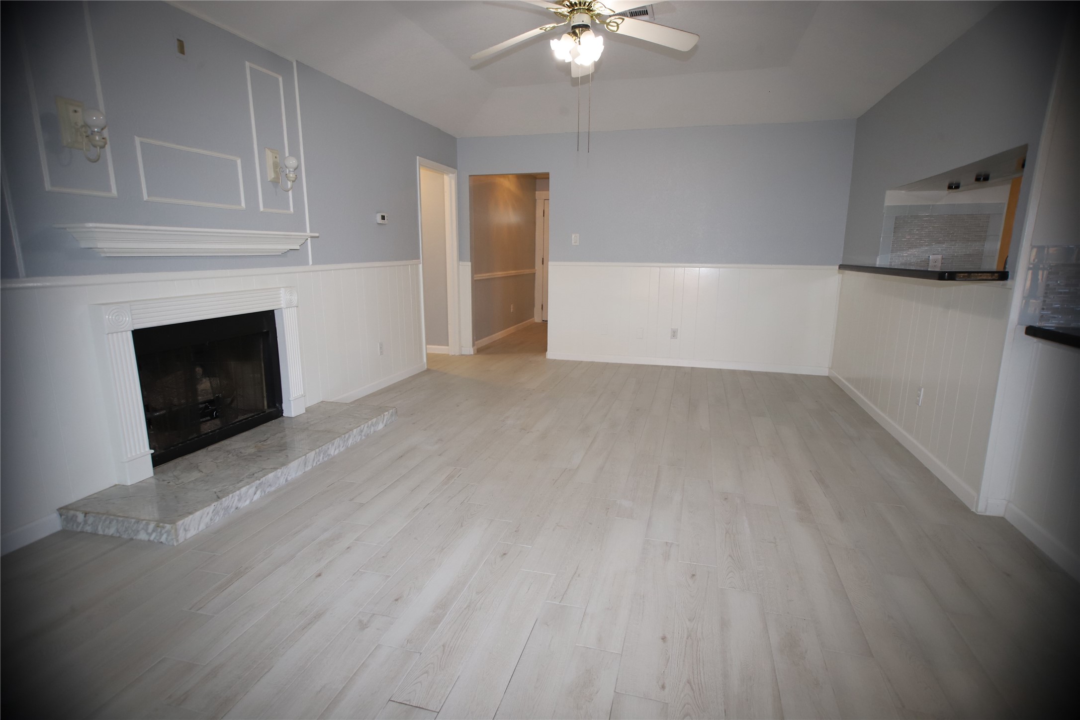 2502 Knoll Street Houston, TX 77080 - Photo 8 of 38 Living area with gas fireplace.