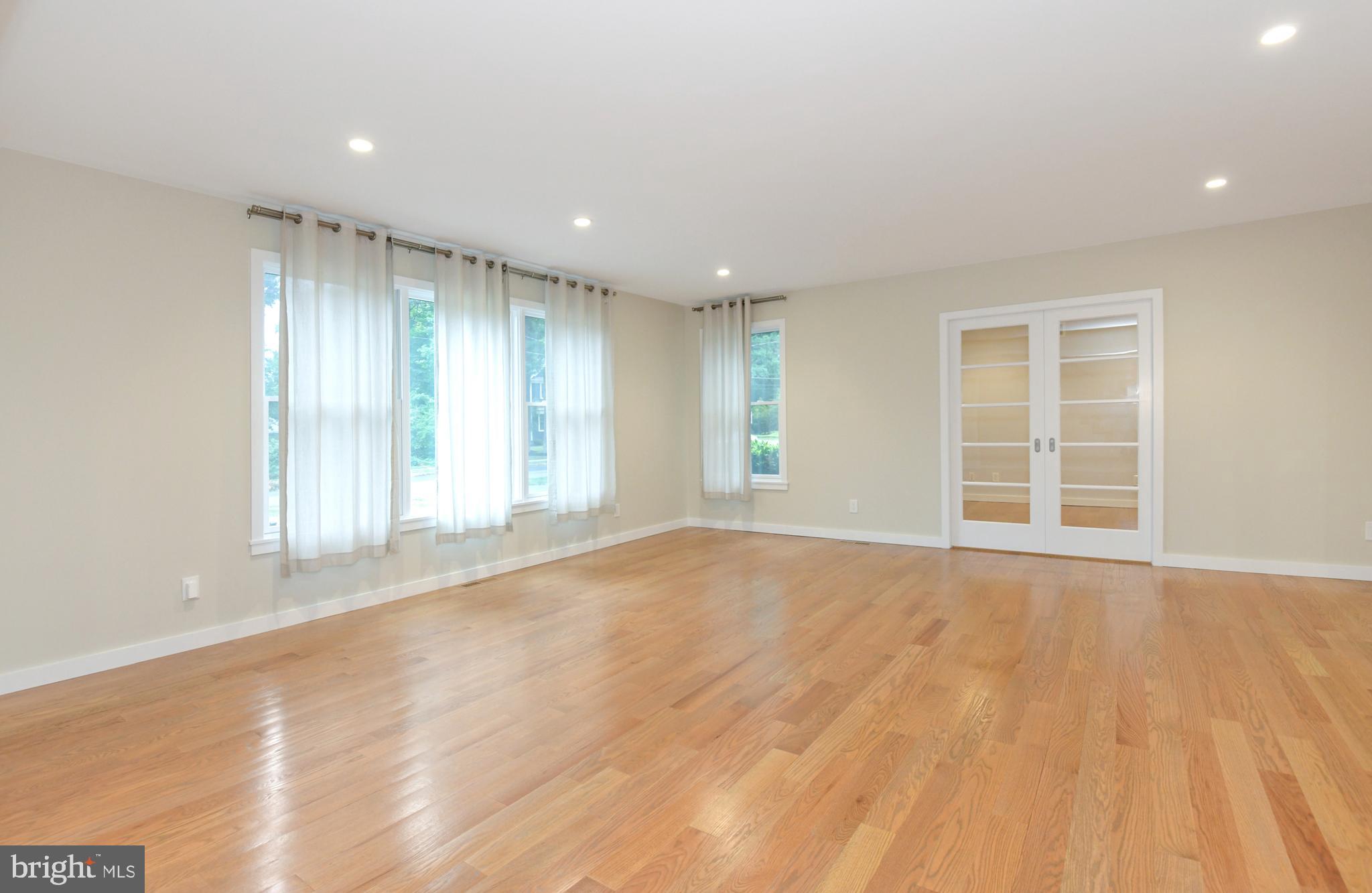 160 Sycamore Road Princeton, NJ 08540 - Photo 4 of 34 Living Room to Dining Room (Door Closed)