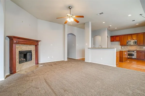 $2,150 | 1721 Castle Creek Drive, Little Elm, TX 75068
