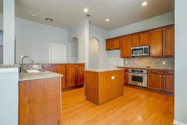 $2,150 | 1721 Castle Creek Drive, Little Elm, TX 75068
