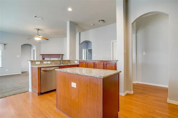 $2,150 | 1721 Castle Creek Drive, Little Elm, TX 75068