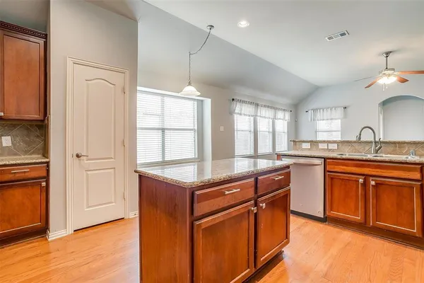 $2,150 | 1721 Castle Creek Drive, Little Elm, TX 75068