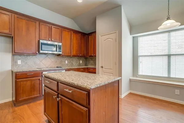 $2,150 | 1721 Castle Creek Drive, Little Elm, TX 75068