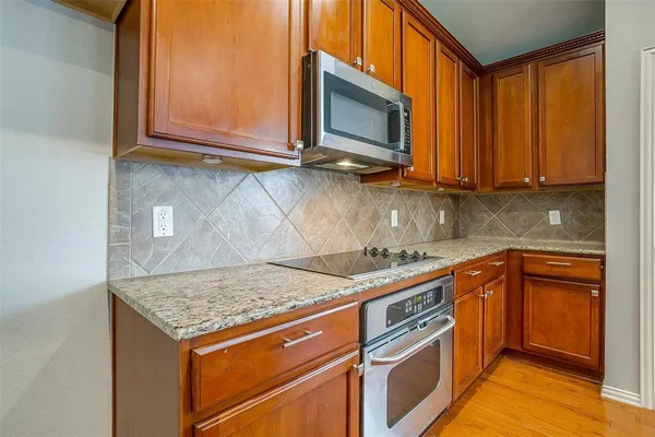 $2,150 | 1721 Castle Creek Drive, Little Elm, TX 75068