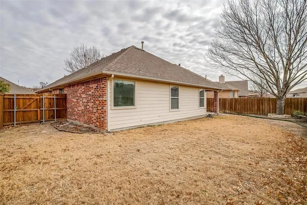 $2,150 | 1721 Castle Creek Drive, Little Elm, TX 75068