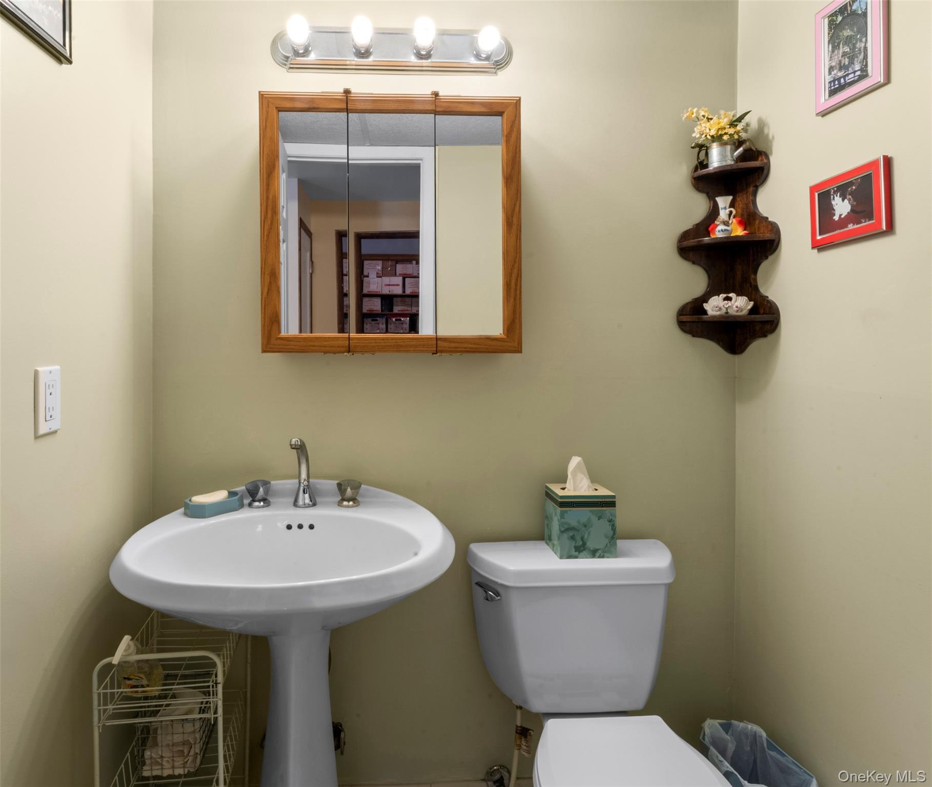 18 Butler Place Yonkers, NY 10710 - Photo 32 of 46 a bathroom with a toilet sink and mirror