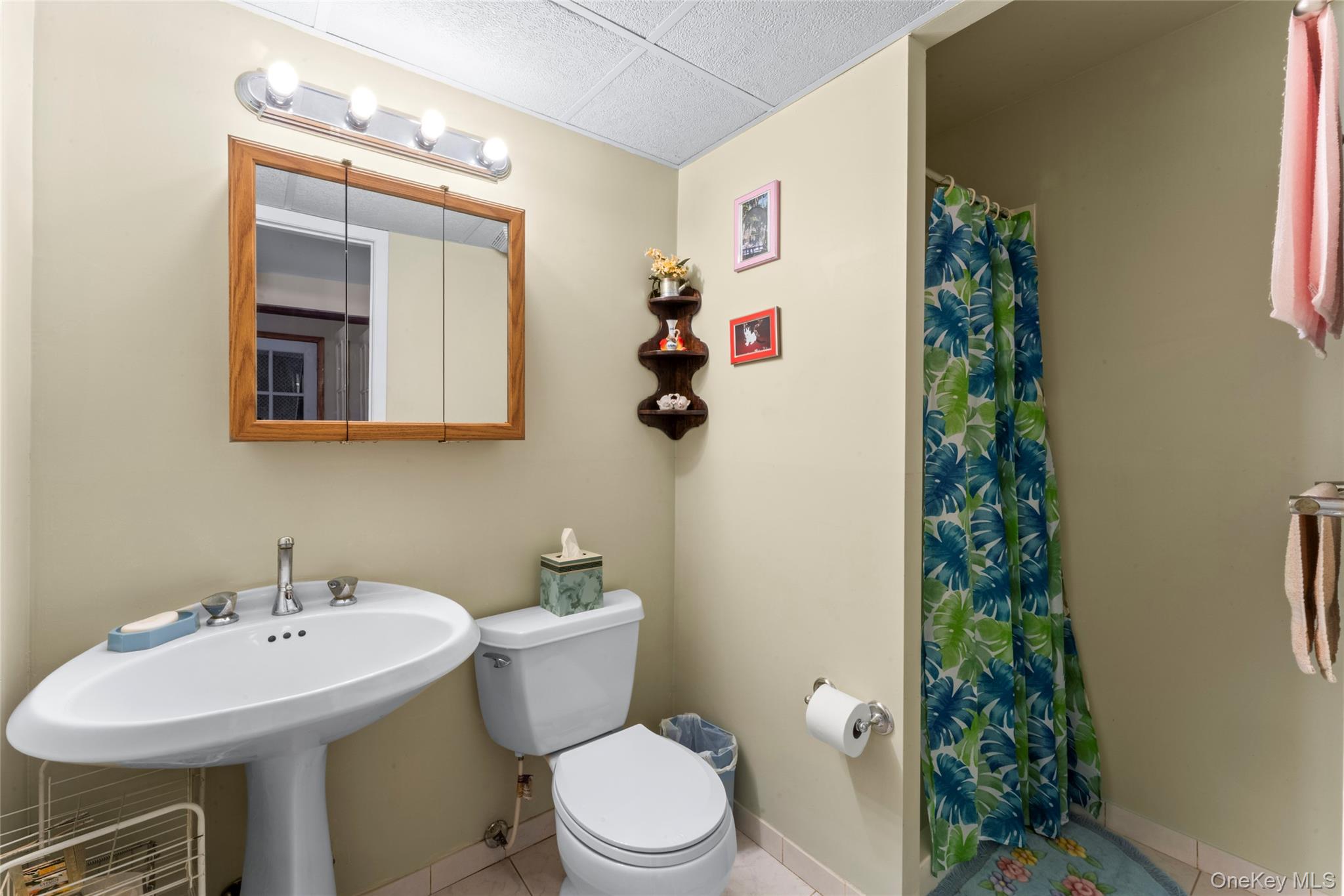 18 Butler Place Yonkers, NY 10710 - Photo 33 of 46 a bathroom with a toilet sink and mirror