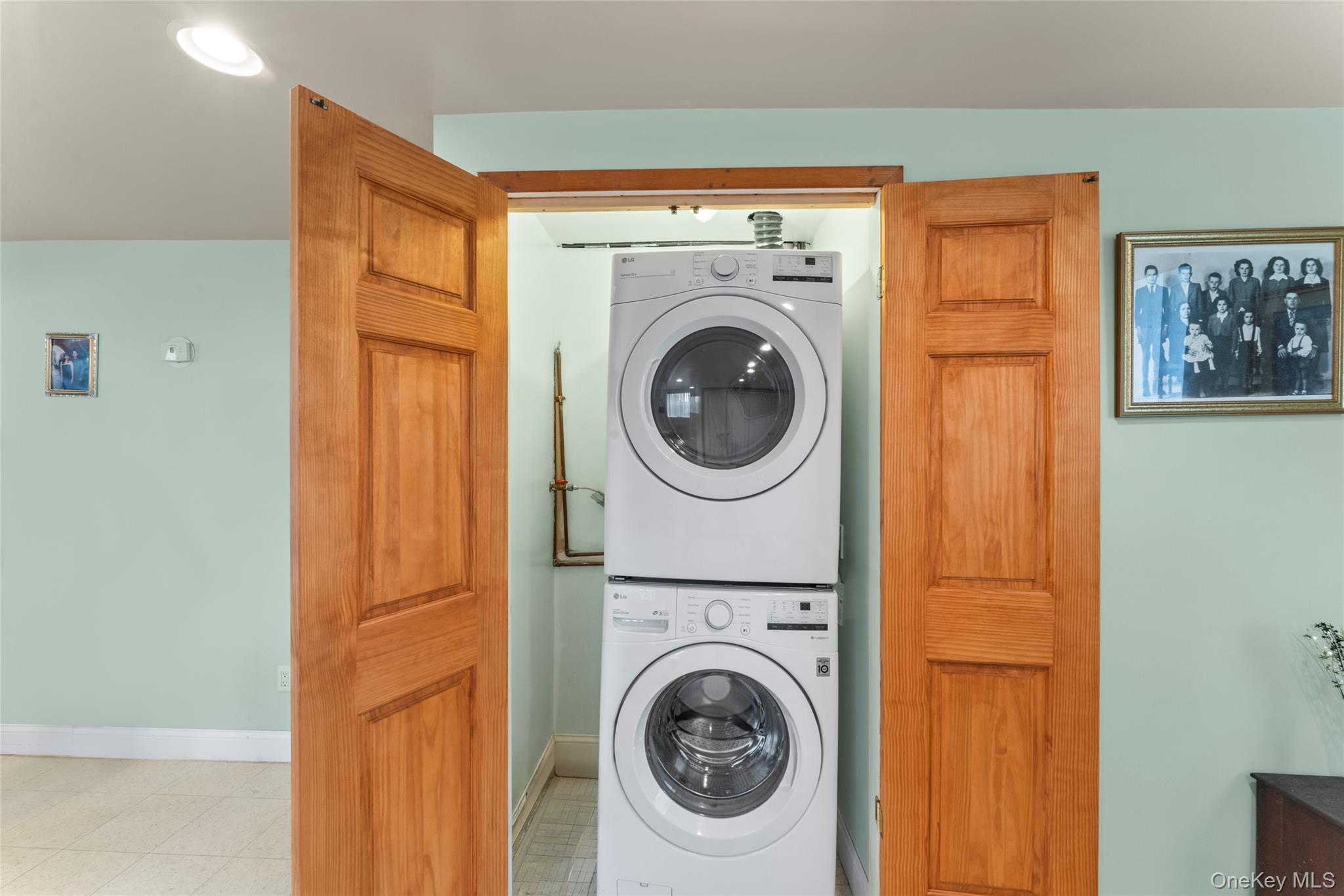 18 Butler Place Yonkers, NY 10710 - Photo 38 of 46 a utility room with dryer and washer