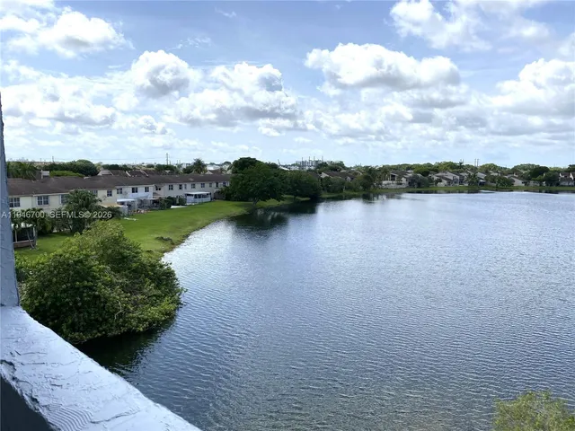 $2,200 | 9375 Fontainebleau Boulevard, Unit L424, Miami, FL 33172