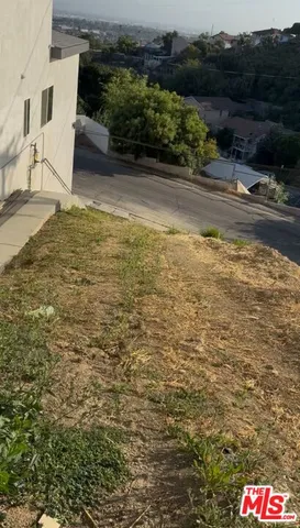 a view of residential houses with outdoor space