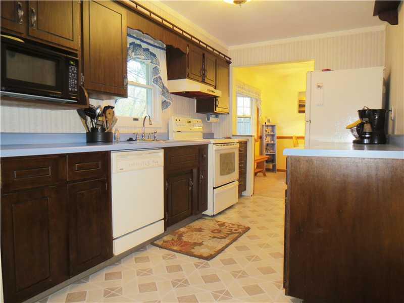 879 Freeport Road Freeport, PA 16229 - Photo 4 of 23 Kitchen.