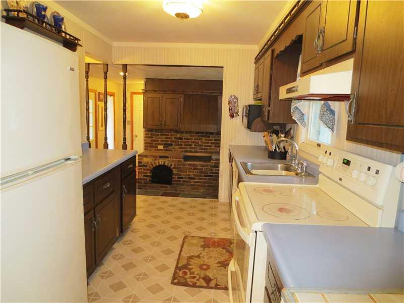 879 Freeport Road Freeport, PA 16229 - Photo 5 of 23 Kitchen.
