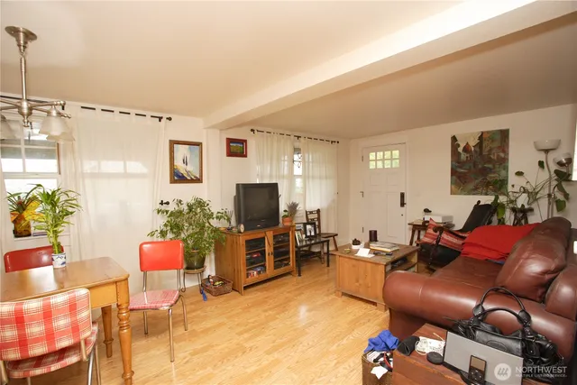 $1,275,000 | 2071 Gilman Drive West, Seattle, WA 98119