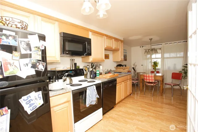 $1,275,000 | 2071 Gilman Drive West, Seattle, WA 98119