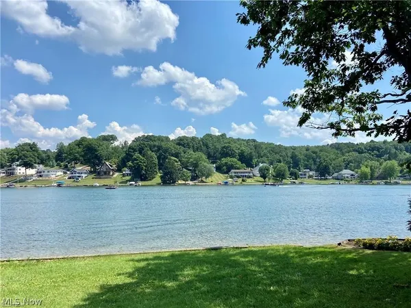 $279,900 | 154 West Mohawk Drive, Malvern, OH 44644