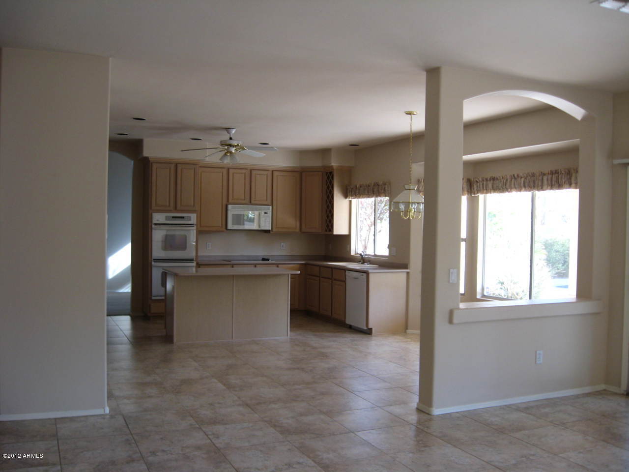 2187 East Victor Road Gilbert, AZ 85296 - Photo 18 of 32 Great kitchen w/island