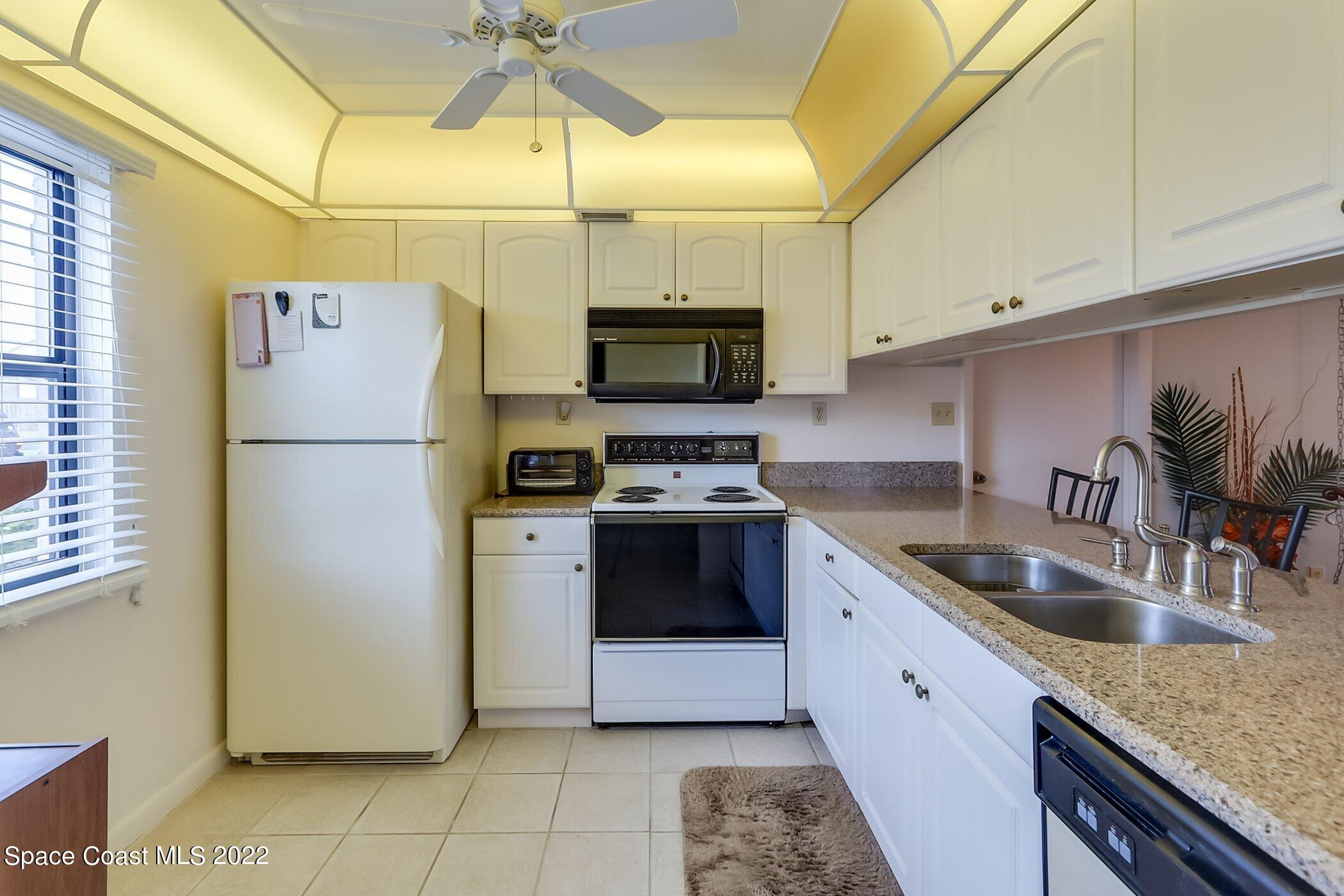 2727 North Wickham Road, Unit 10103 Melbourne, FL 32935 - Photo 11 of 46 Kitchen