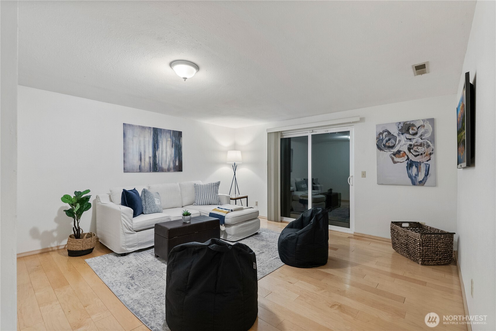 15618 Southeast 174th Street Renton, WA 98058 - Photo 20 of 28 a living room with furniture