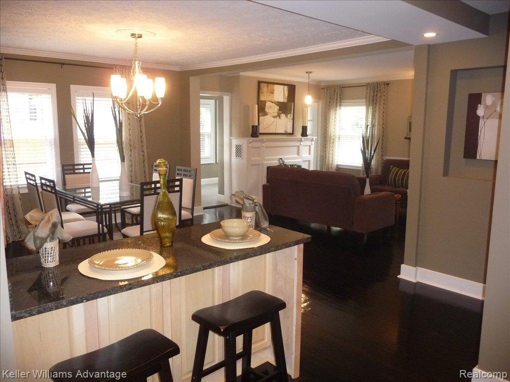 336 South Adams Road Birmingham, MI 48009 - Photo 5 of 20 P1020668