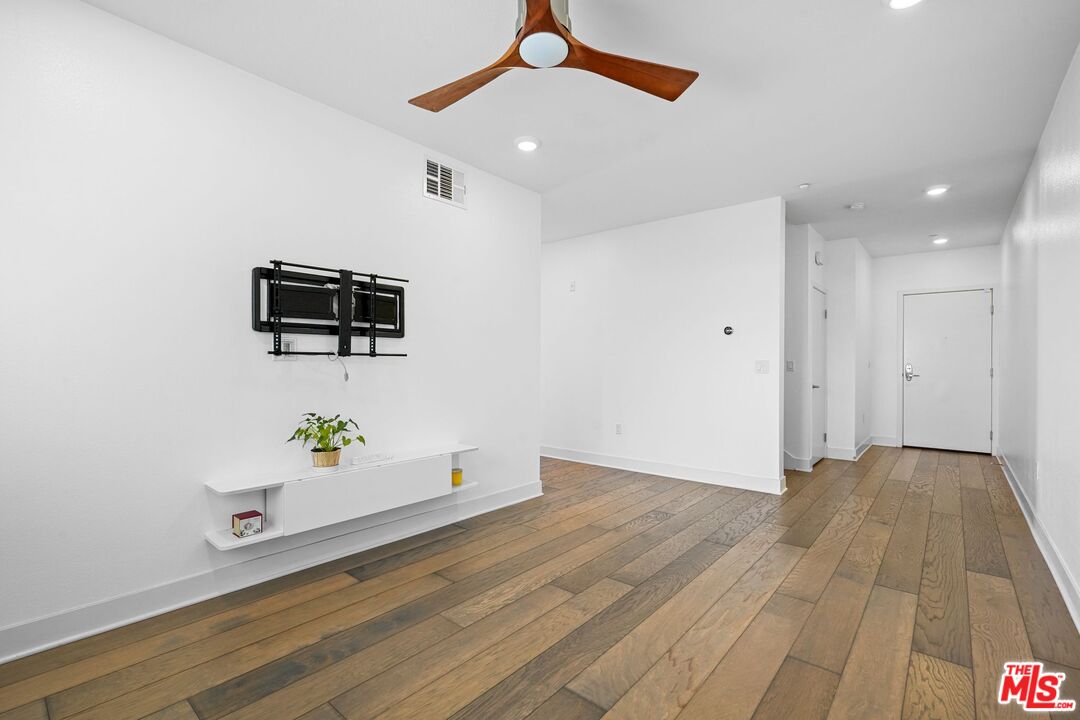 2974 Ripple Place, Unit 202 Los Angeles, CA 90039 - Photo 2 of 32 Gallery Image 2
