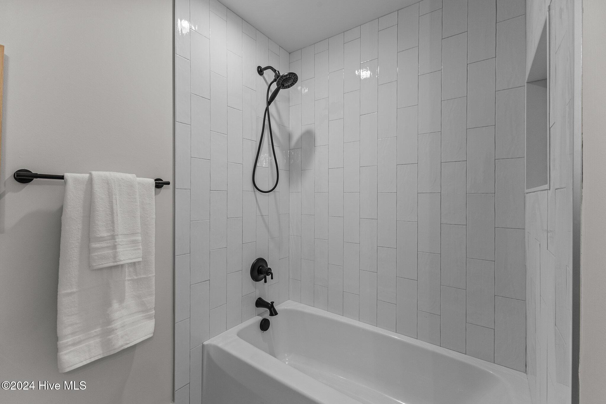 314 Anson Road Beaufort, NC 28516 - Photo 27 of 42 Upstairs Full Bath