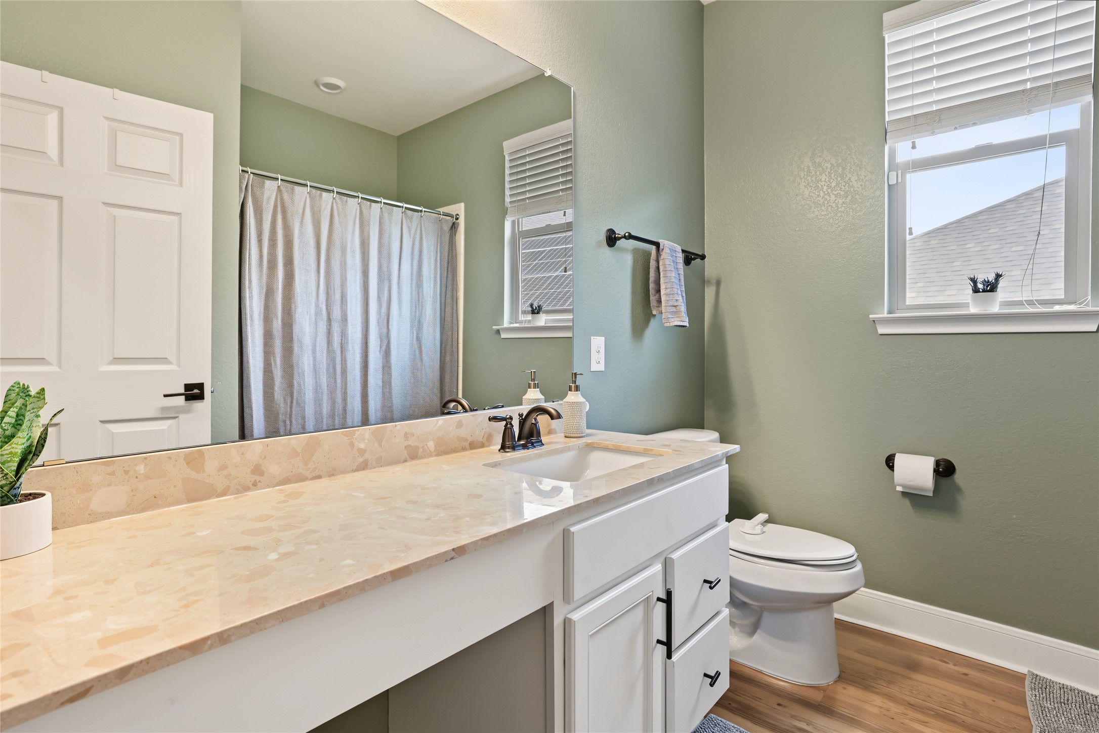 7501 Janes Ranch Road Austin, TX 78744 - Photo 14 of 19 Secondary full bath is located between the two bedrooms (bedrooms don't share a common wall.)