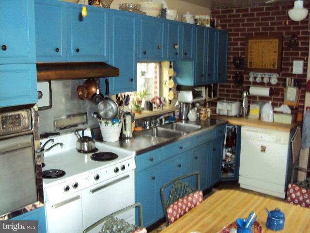 5603 Radecke Avenue Baltimore, MD 21206 - Photo 3 of 15 Kitchen