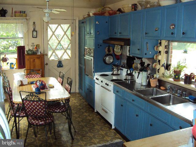 5603 Radecke Avenue Baltimore, MD 21206 - Photo 4 of 15 Kitchen