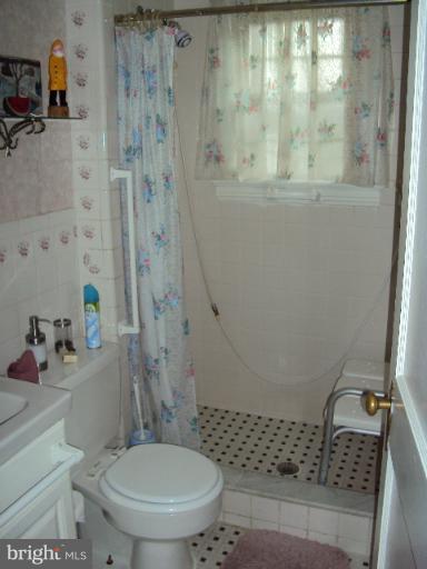 5603 Radecke Avenue Baltimore, MD 21206 - Photo 10 of 15 Bath