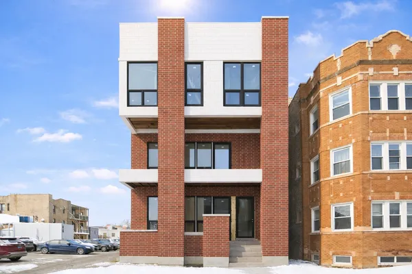$550,000 | 6414 North Francisco Avenue, Unit 101, Chicago, IL 60645