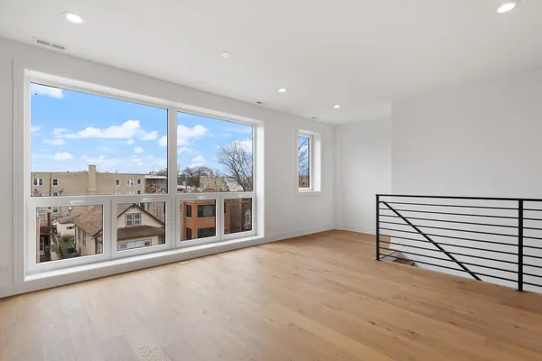 $550,000 | 6414 North Francisco Avenue, Unit 101, Chicago, IL 60645