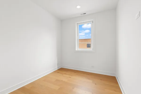 $550,000 | 6414 North Francisco Avenue, Unit 101, Chicago, IL 60645