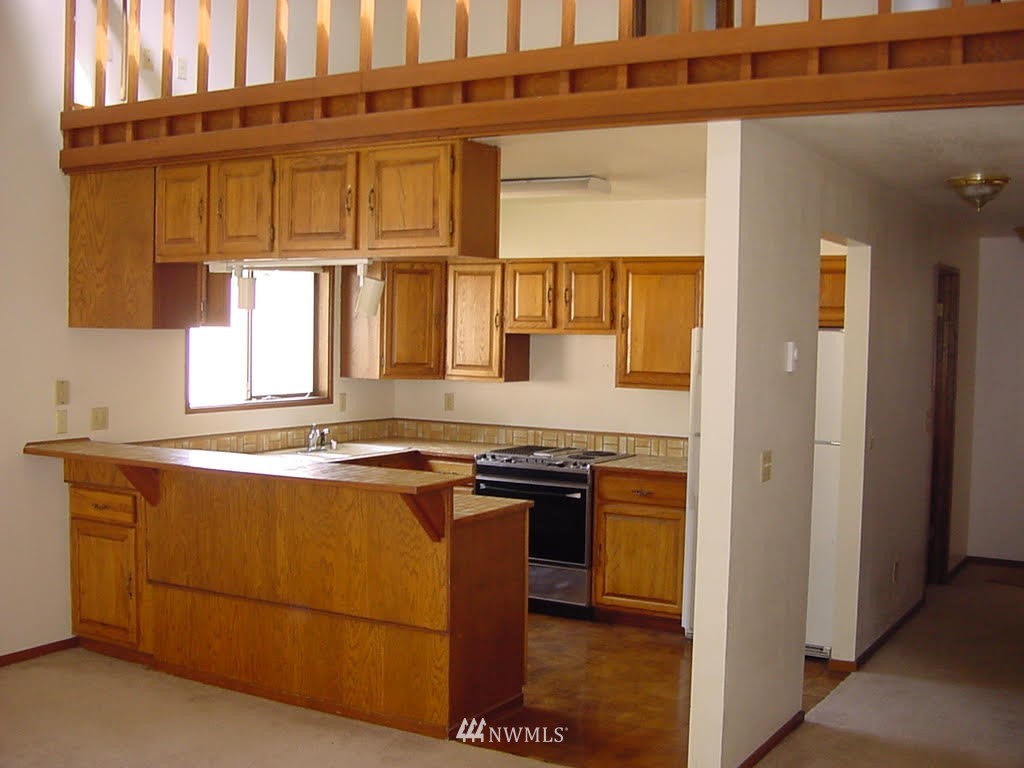 9510 Edmonds Way, Unit A&B Edmonds, WA 98020 - Photo 2 of 14 Gallery Image 2