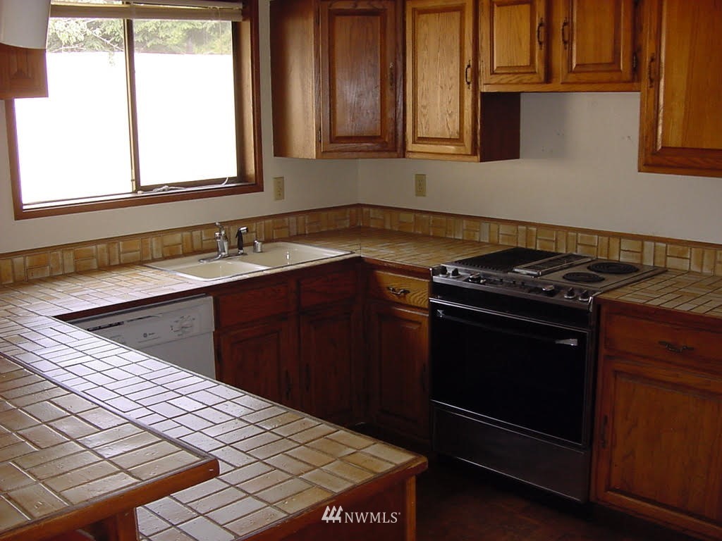 9510 Edmonds Way, Unit A&B Edmonds, WA 98020 - Photo 12 of 14 Gallery Image 12