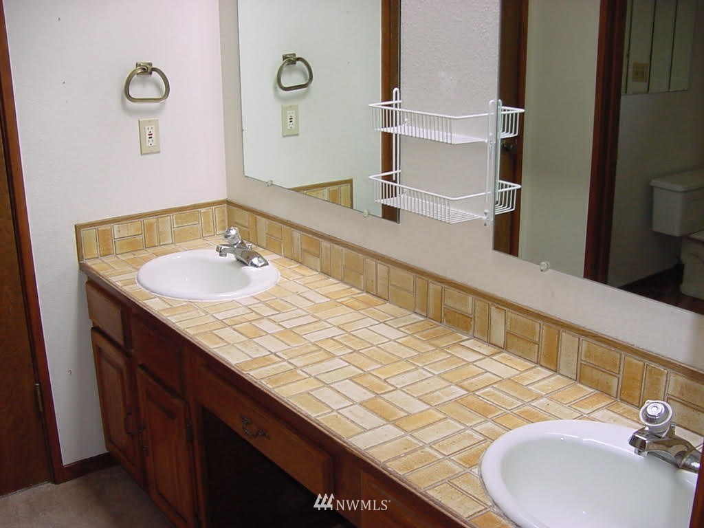 9510 Edmonds Way, Unit A&B Edmonds, WA 98020 - Photo 13 of 14 Gallery Image 13