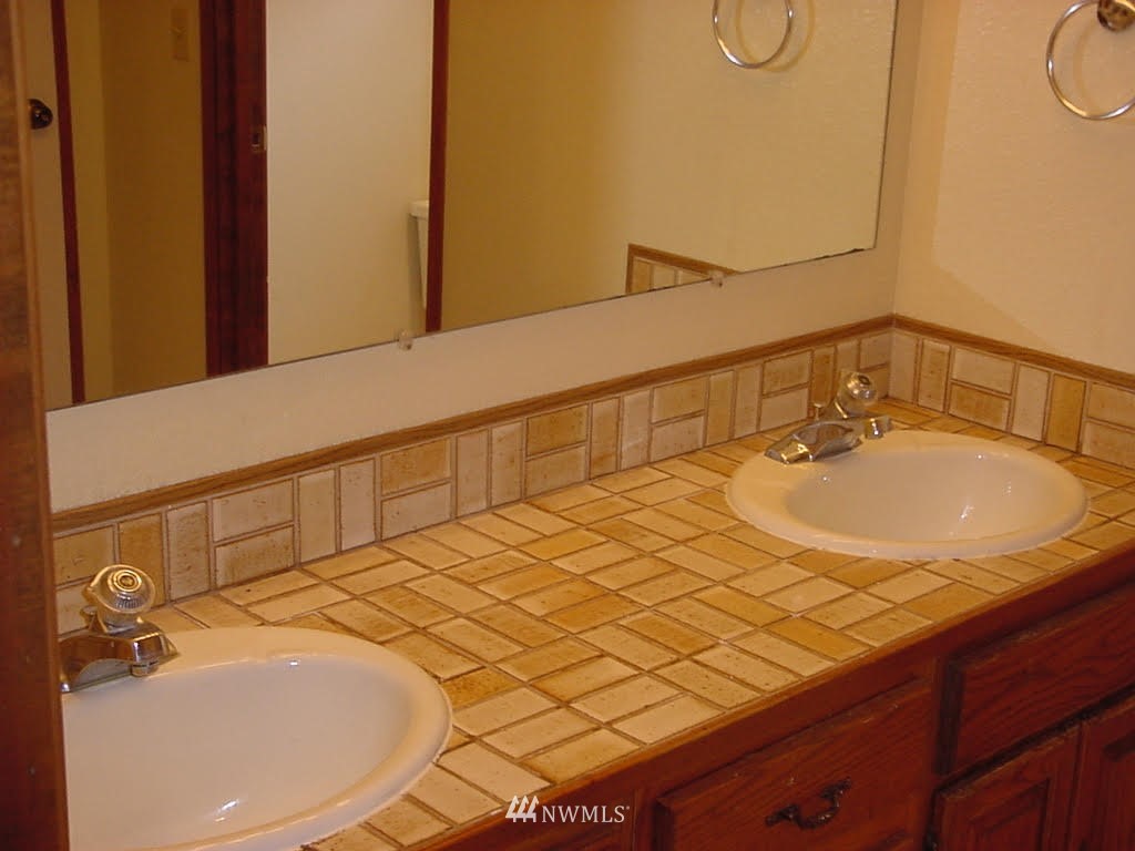 9510 Edmonds Way, Unit A&B Edmonds, WA 98020 - Photo 14 of 14 Gallery Image 14