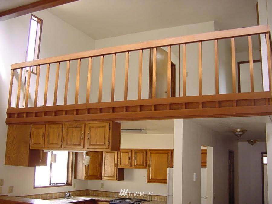 9510 Edmonds Way, Unit A&B Edmonds, WA 98020 - Photo 3 of 14 Gallery Image 3