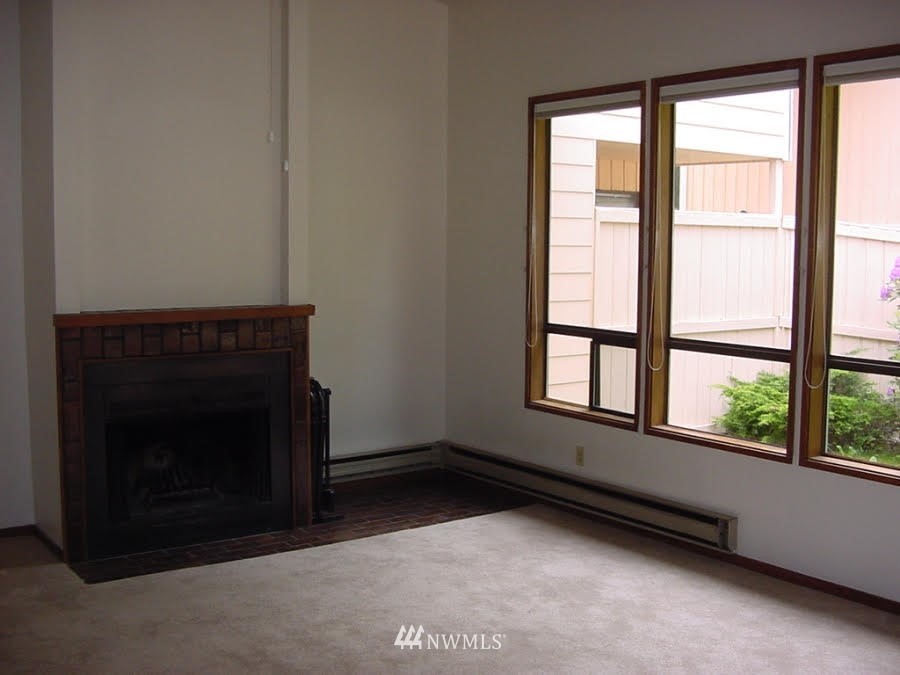 9510 Edmonds Way, Unit A&B Edmonds, WA 98020 - Photo 6 of 14 Gallery Image 6