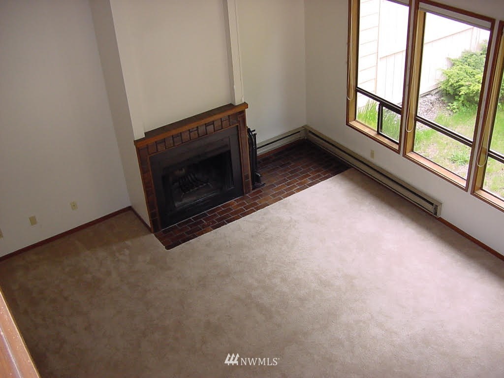 9510 Edmonds Way, Unit A&B Edmonds, WA 98020 - Photo 9 of 14 Gallery Image 9