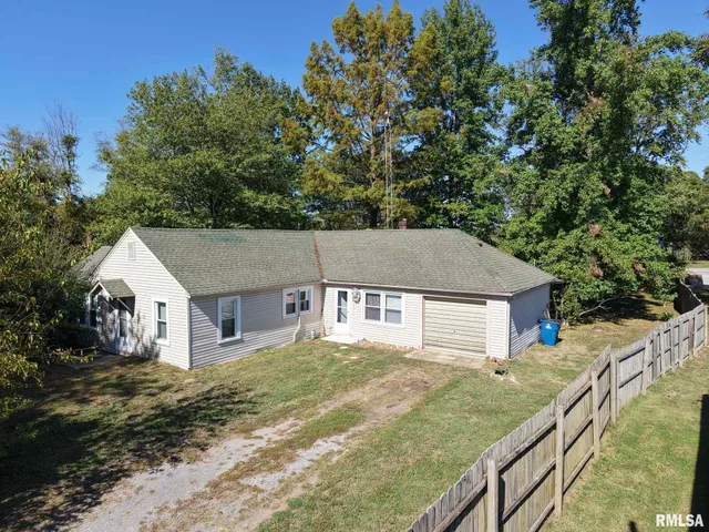 $112,000 | 1010 East Randolph Street, McLeansboro, IL 62859