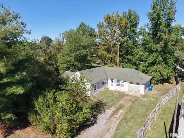 $112,000 | 1010 East Randolph Street, McLeansboro, IL 62859