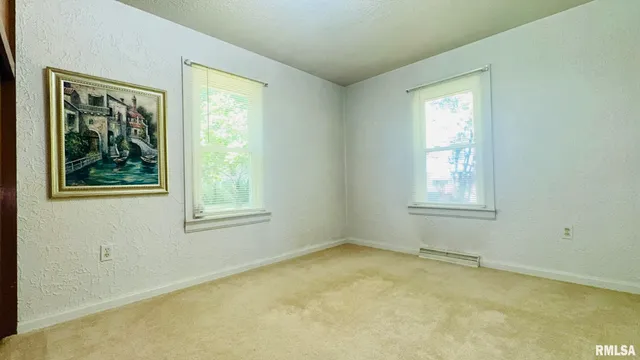 $112,000 | 1010 East Randolph Street, McLeansboro, IL 62859