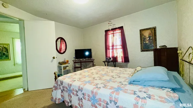 $112,000 | 1010 East Randolph Street, McLeansboro, IL 62859