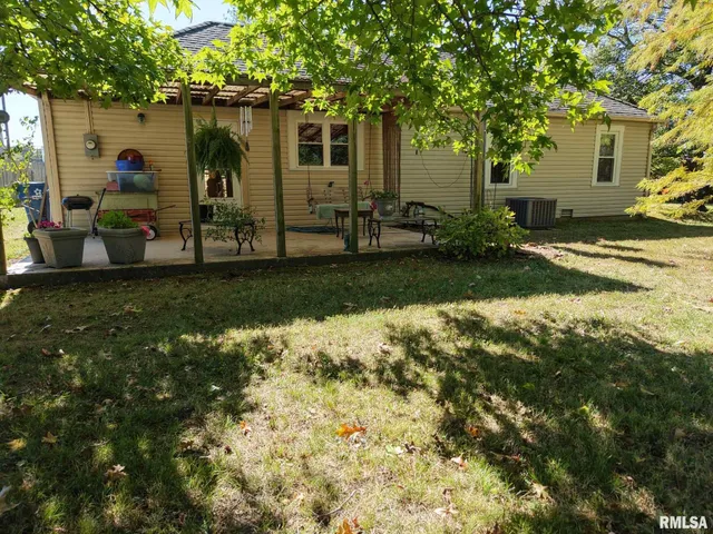 $112,000 | 1010 East Randolph Street, McLeansboro, IL 62859