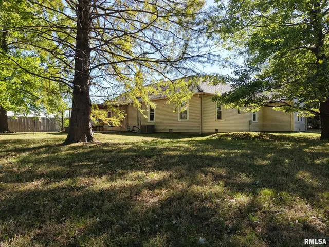 $112,000 | 1010 East Randolph Street, McLeansboro, IL 62859