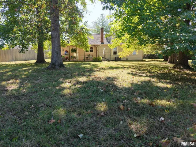 $112,000 | 1010 East Randolph Street, McLeansboro, IL 62859