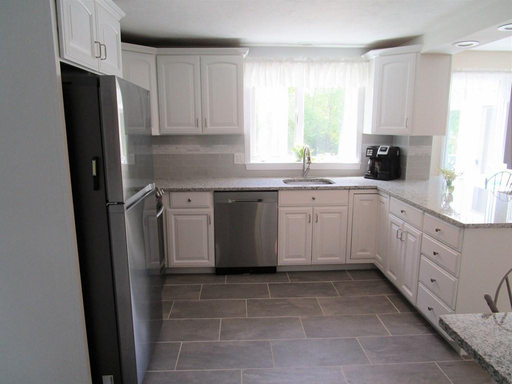 85 Barbara Road Hanson, MA 02341 - Photo 5 of 39 Gallery Image 5