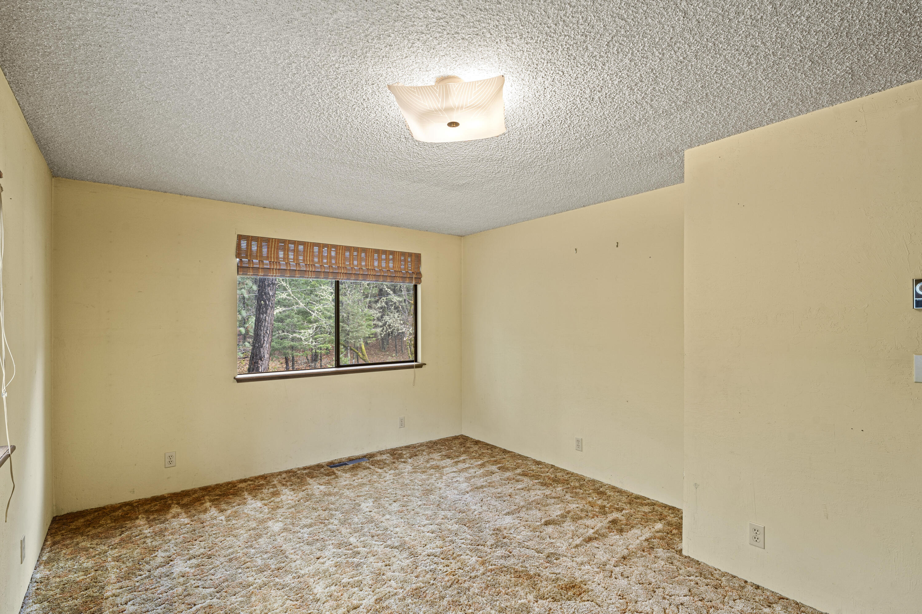 415 Colin Road Grants Pass, OR 97527 - Photo 20 of 30 415 Colin Road - 25