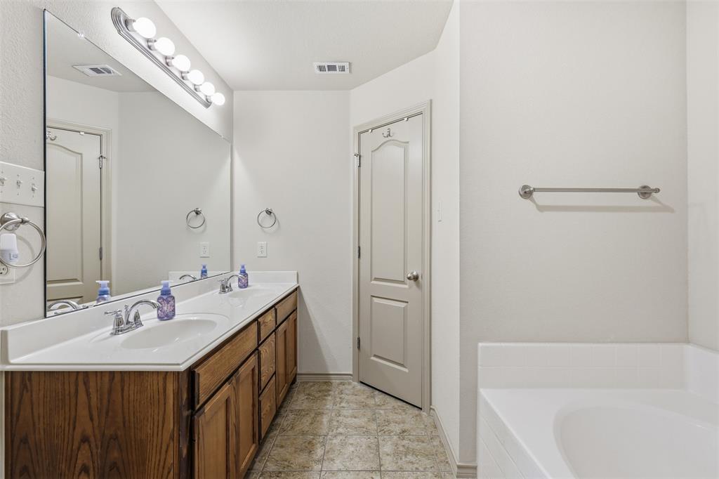 317 Delaware Street Burleson, TX 76028 - Photo 14 of 30